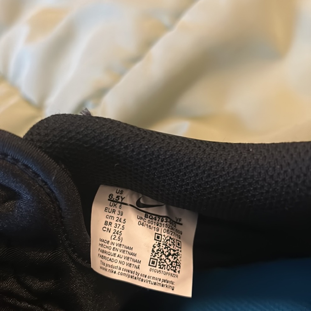Nike shoes - Picture 5 of 6